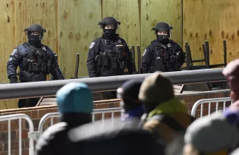 Η ICE αλλάζει το νόμο