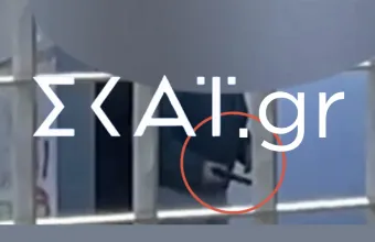 Βίντεο ντοκουμέντο: Ηλικιωμένος απειλεί με αεροβόλο μαθητές στου Ρέντη