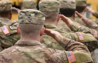 στρατιώτες