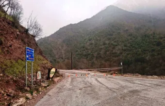 Κατολίσθηση έκλεισε τον κεντρικό δρόμο προς Ανθηρό