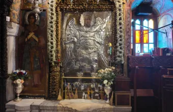Σύμη: Το έθιμο με τα μπουκάλια προς τον Αρχάγγελο Μιχαήλ