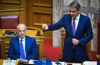 Φλωρίδης και Μητσοτάκης στη Βουλή