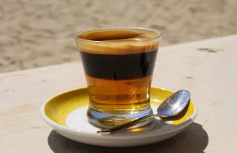 Café Carajillo: Το κοκτέιλ με εσπρέσο, που πίνεται ιδανικά μετά το φαγητό