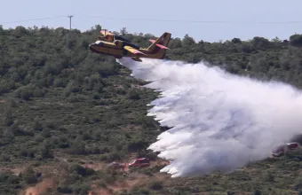 Πυροσβεστικό αεροσκάφος εν δράσει