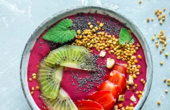 Acai bowl με γύρη, τσία και φρούτα