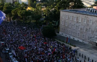Μαζικές διαδηλώσεις κατά της διαφθοράς για 13η συνεχόμενη ημέρα στα Τίρανα