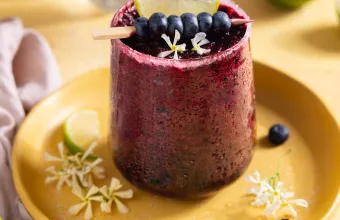 Blueberry Paloma: Το δροσιστικό κοκτέιλ με μύρτιλα που θα λατρέψεις φέτος το καλοκαίρι (ΒΙΝΤΕΟ)