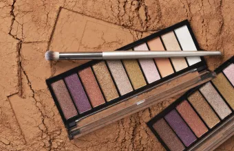 Shimmer επιστροφή στο μακιγιάζ