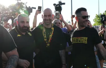 Στη Θεσσαλονίκη ο Σπανούλης: Αποθέωση από 5.000 οπαδούς του Άρη στο αεροδρόμιο