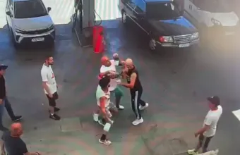 Ξύλο στο βενζινάδικο 