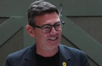 Ο Άντι Μπέρναμ μία «ανάσα» από την Ντάουνινγκ Στριτ – Πλειοψηφική υποστήριξη από τους Εργατικούς 