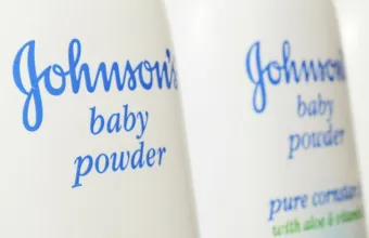 Η Johnson & Johnson προσφέρει $5,5 δισ. για να κλείσει τις δικαστικές υποθέσεις για την πούδρα για μωρά