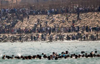 Μεταναστευτική κρίση στη Θέουτα: Η Ιταλία εξετάζει περιορισμό της Σένγκεν με την Ισπανία