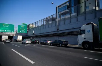 Καθυστερήσεις στην Αττική Οδό λόγω σύγκρουσης οχημάτων