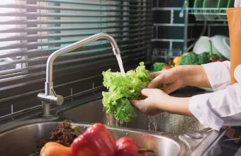 Τα φρούτα και λαχανικά με τα λιγότερα και τα περισσότερα φυτοφάρμακα