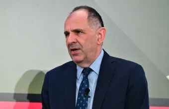 Γεραπετρίτης και Διαμαντοπούλου διαψεύδουν δημοσίευμα για δήθεν δείπνο - Κάνουν λόγο για ψευδή κατασκευή
