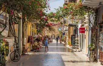 Ναύπλιο: Τι να δεις, πού να κολυμπήσεις και πού να φας στην πιο ρομαντική πόλη της χώρας