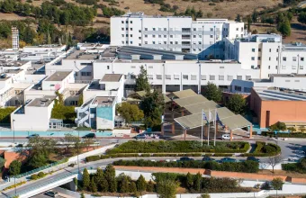 Θεσσαλονίκη: Στο Νοσοκομείο Παπαγεωργίου νοσηλεύεται 46χρονος που έπεσε σε φωταγωγό