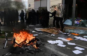 Παρίσι: Από τη γιορτή του ποδοσφαίρου στο Μουντιάλ στις συγκρούσεις και τις φωτιές