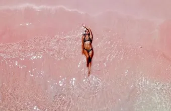 Pink Beach η απίθανη ροζ παραλία