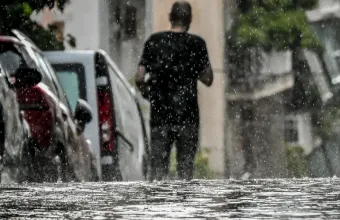 Κακοκαιρία- Μαγνησία: Φωτιά από κεραυνό, σφοδρή βροχόπτωση και πτώσεις δέντρων