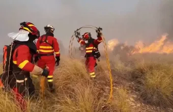 Ισπανία: Εθνική μάχη με τις φλόγες – Τουλάχιστον 12 νεκροί, δεκάδες αγνοούμενοι και τεράστια επιχείρηση κατάσβεσης