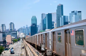 σύλληψη εφήβων που έκαναν «subway surfing» πάνω σε κινούμενο συρμό