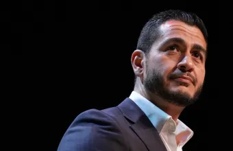 Σφοδρή επίθεση Τραμπ στον Αμπντούλ Ελ-Σαγέντ μετά τη νίκη του στις προκριματικές των Δημοκρατικών στο Μίσιγκαν