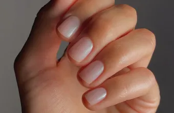 Τι είναι τα Angel Nails, το μανικιούρ που θα παραμείνει στη μόδα πολύ μετά το καλοκαίρι;
