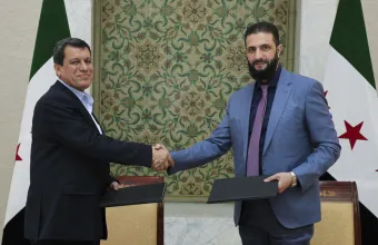 Ιστορικό ορόσημο για τη Συρία - Ο Σάρα διόρισε σύμβουλό του τον Κούρδο ηγέτη Μαζλούμ Άμπντι
