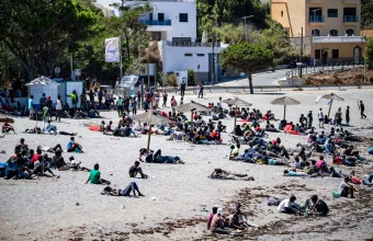 Τα viral βίντεο που οδήγησαν χιλιάδες μετανάστες να κολυμπήσουν προς τη Θέουτα - Δείτε βίντεο