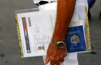 Ο Τραμπ σχεδιάζει τη μεγαλύτερη μαζική ανάκληση σε επαγγελματικές και τουριστικές βίζες στην ιστορία των ΗΠΑ