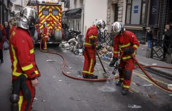 Μεγάλη πυρκαγιά σε χώρο στάθμευσης κοντά στο αεροδρόμιο Γκάτγουικ κατέστρεψε 140 αυτοκίνητα - Βίντεο