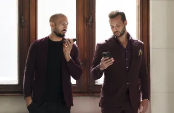 Από τα ιδιωτικά τζετ και τα διαμάντια στην απομόνωση της φυλακής: Η νέα ζωή των αδελφών Τέιτ