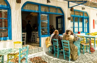 Αρόδου - Κύθνος: Για απλό, νόστιμο φαγητό και ξεγνοιασιά, πλάι στο κύμα