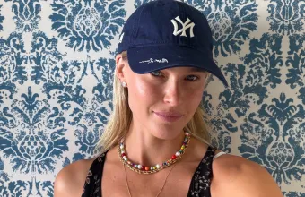 Bar Refaeli: Καλοκαίρι στο Porto Cervo με σκάφος και θέα τη Σμαραγδένια Ακτή