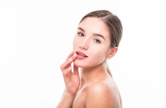 Barely-there Lips: Η τάση που κάνει τα χείλη να δείχνουν φυσικά πιο όμορφα