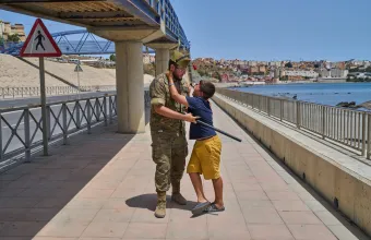 Το ανθρώπινο δράμα στη Θέουτα: 12χρονος εκλιπαρούσε να μην τον στείλουν πίσω στο Μαρόκο - Δείτε βίντεο