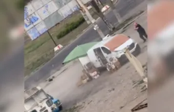 Εικόνες τρόμου στη Χερσώνα: Ρωσικό drone παρακολουθεί και χτυπάει έντρομο Ουκρανό - Δείτε βίντεο
