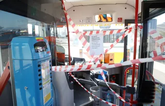 Ανεξέλεκτη πορεία λεωφορείου στο Αίγιο - Ο οδηγός υπέστη ανακοπή καρδιάς και κατέληξε - Δείτε βίντεο