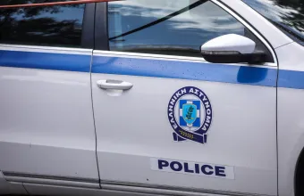 Εμπρηστική επίθεση με μολότοφ σε κατάστημα στον Άγιο Νικόλαο - Οι εργαζόμενοι έσβησαν τη φωτιά