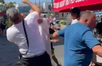 Αλλοπρόσαλλο σκηνικό στο Κάπρι: Άγριο ξύλο μεταξύ τουριστών στα σοκάκια- Δείτε βίντεο