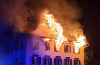Ελβετία: Πέντε αγνοούμενοι και οκτώ τραυματίες σε πυρκαγιά που εκδηλώθηκε σε κτίριο κατοικιών