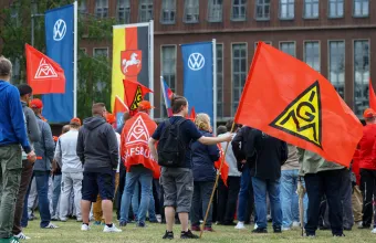 Volkswagen: Οι μισές από τις 50.000 επιπλέον περικοπές θέσεων εργασίας αναμένεται να επηρεάσουν τη Γερμανία