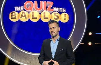 «The Quiz with Balls!» με τον Γιάννη Τσιμιτσέλη - Γνώσεις, γέλιο και οι πιο διασκεδαστικές βουτιές έρχονται στον ΣΚΑΪ