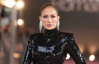 Στις διακοπές της στην Ιταλία, η JLo υιοθέτησε κι εκείνη το πιο trendy χτένισμα του καλοκαιριού