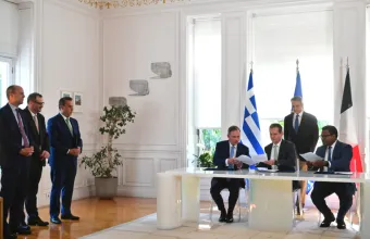 Υπογραφές στο Μαξίμου