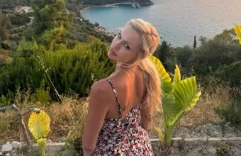 Βίκυ Κάβουρα: Όλα της τα ρούχα ήταν για πλύσιμο - Δες τι outfit σκάρωσε με ό,τι ξέμεινε