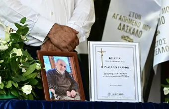 Σήμερα ο αποχαιρετισμός στον Στέλιο Ράμφο στο Χαλάνδρι - Οι πρώτες εικόνες