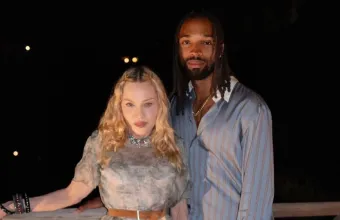 Madonna: Ο 30χρονος σύντροφός της έμαθε τις δύο πιο σημαντικές ελληνικές λέξεις και τις αφιέρωσε σε εκείνη
